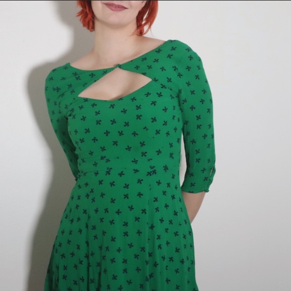 Cooperative / Urban Outfitters - Green Cut-Out Bow Print Mini-Dress - Picture 5 of 12